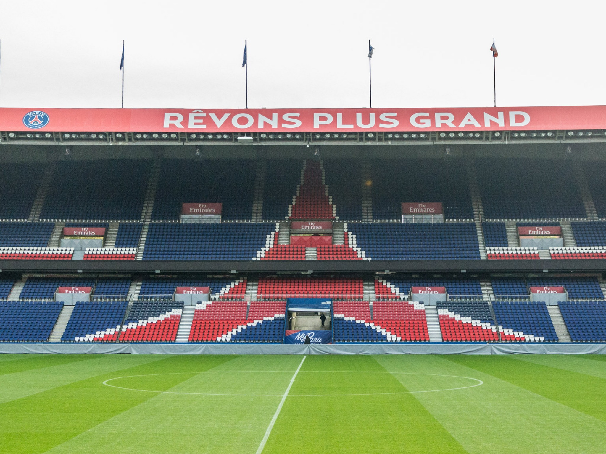 « Mon gamin rêvait d’aller au stade » : la colère de la maman de...